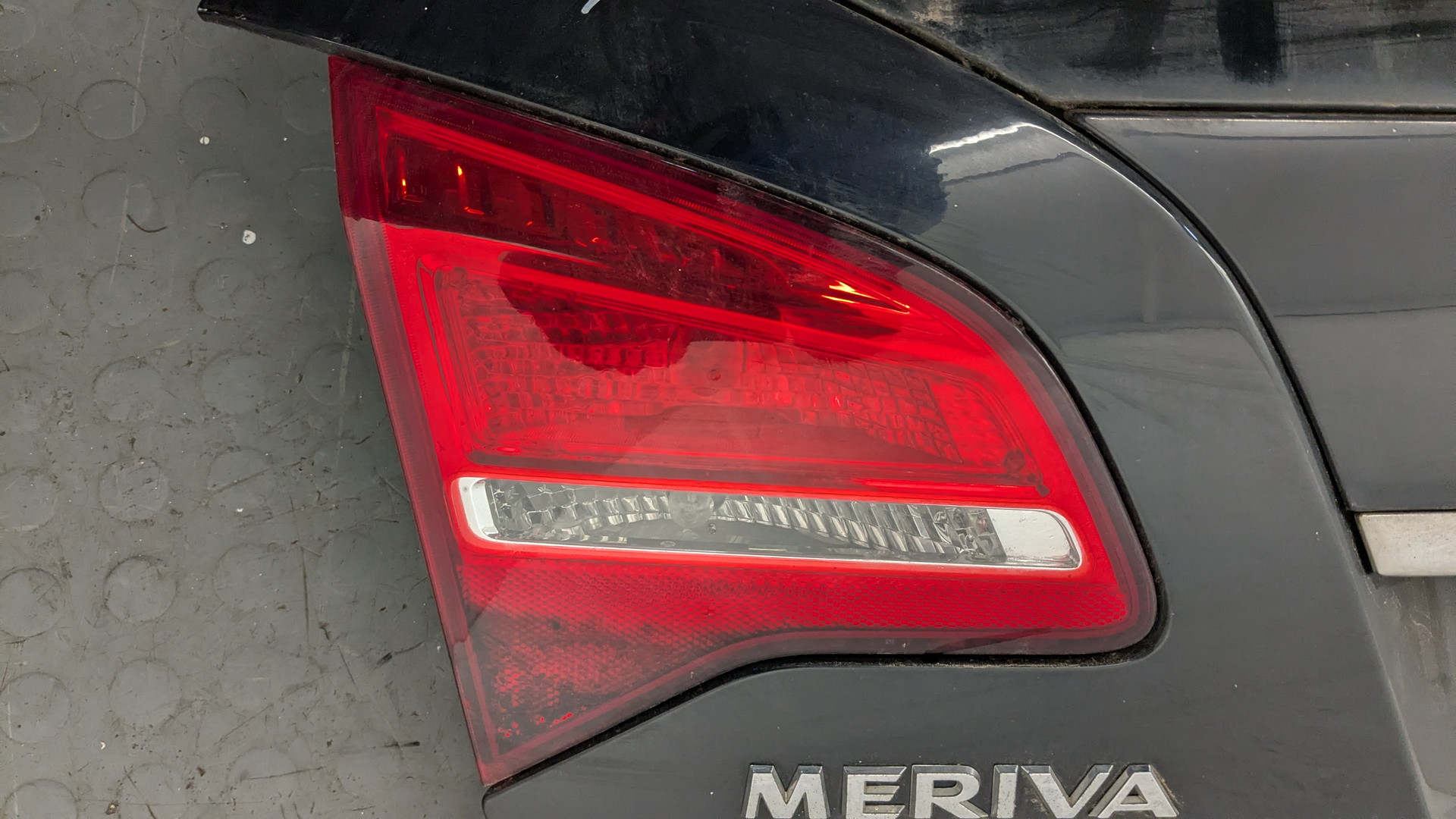 Дверь багажника