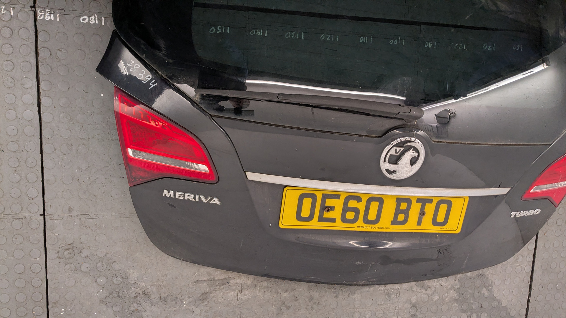 Дверь багажника