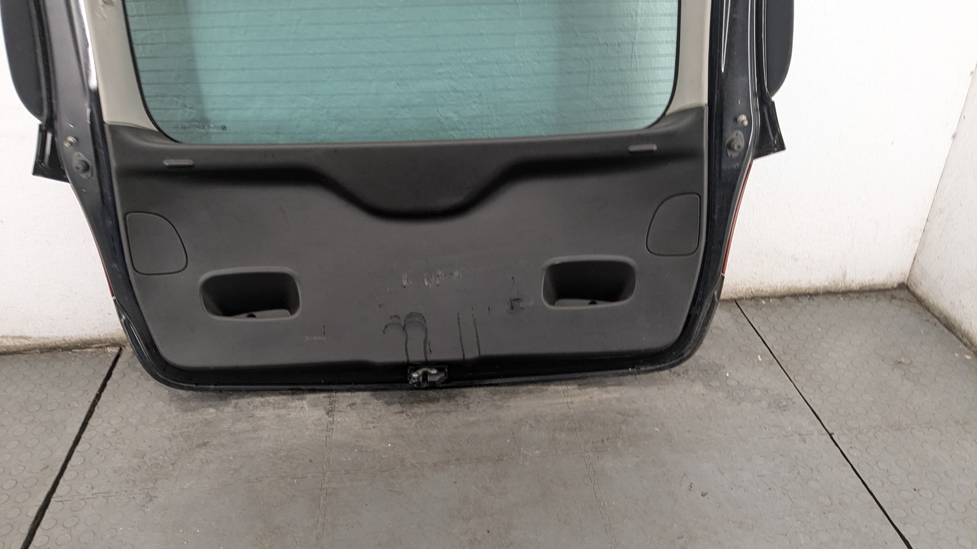 Дверь багажника