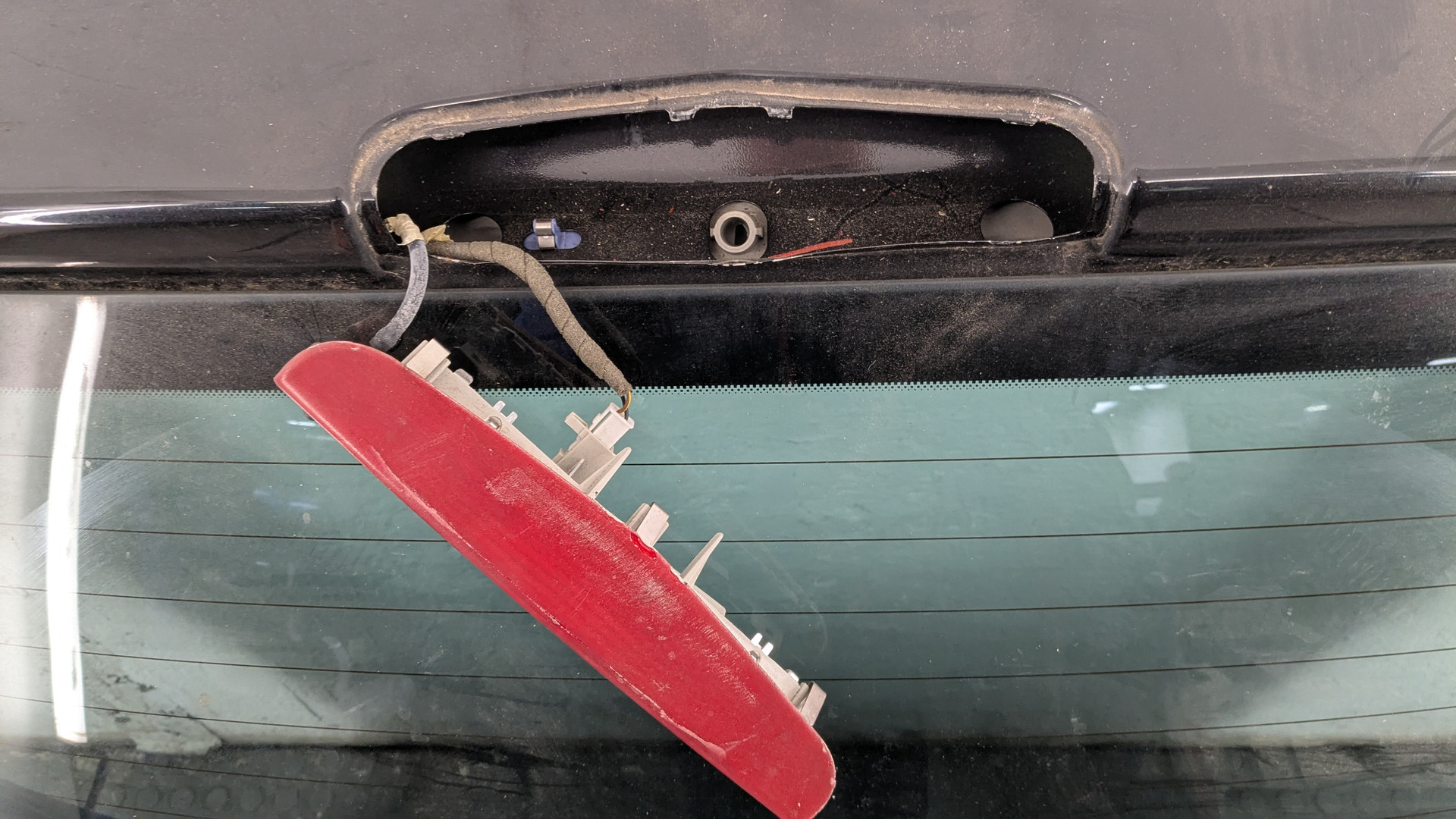 Дверь багажника