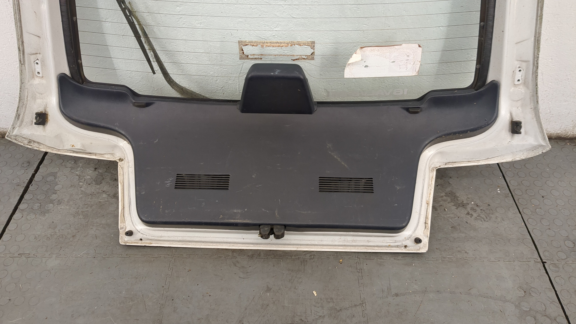 Дверь багажника