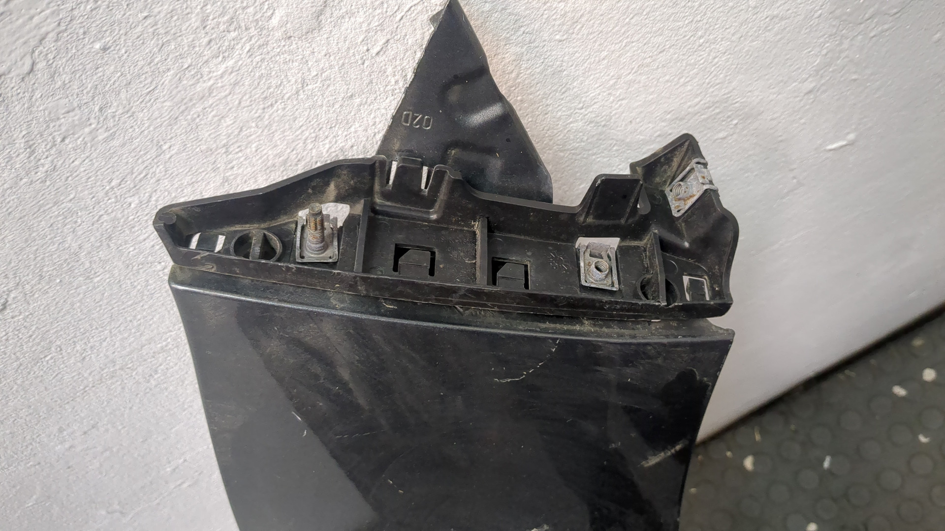 Крыло переднее правое