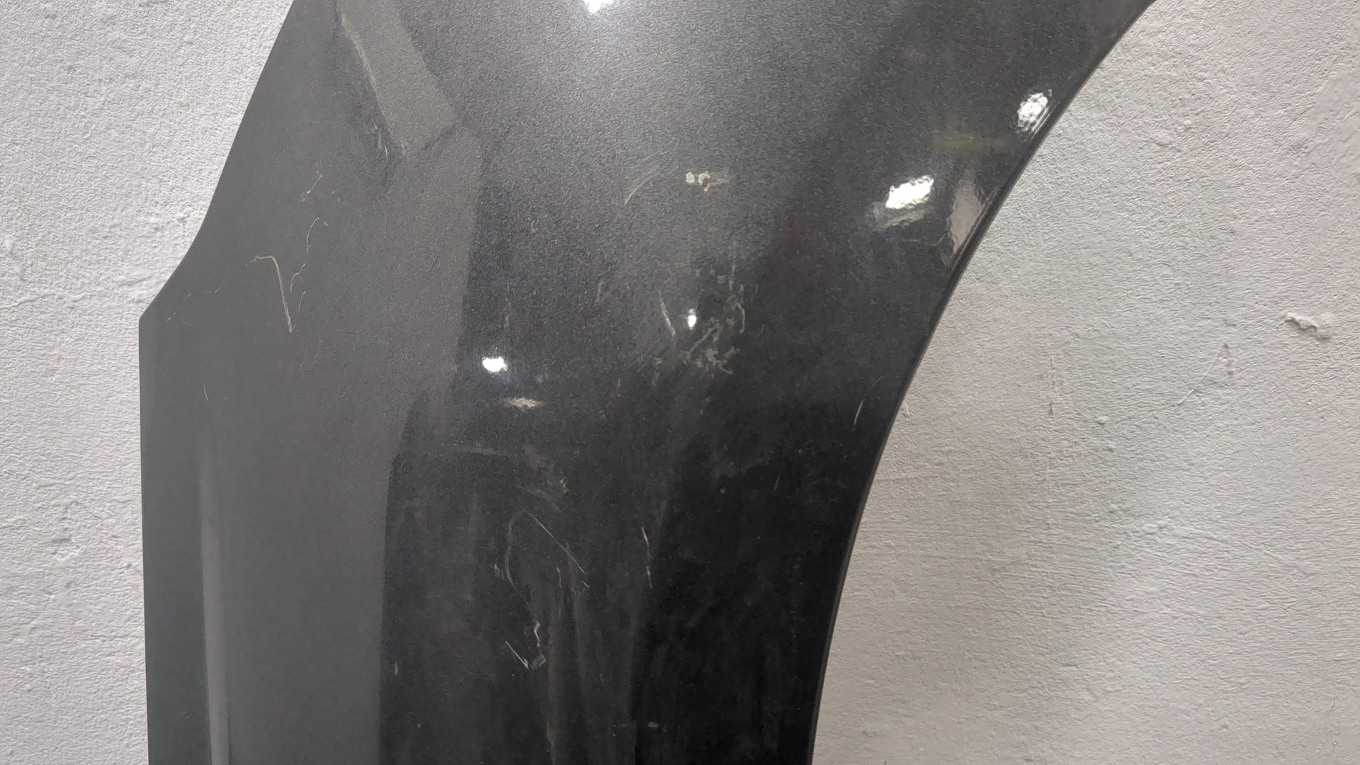 Крыло переднее правое