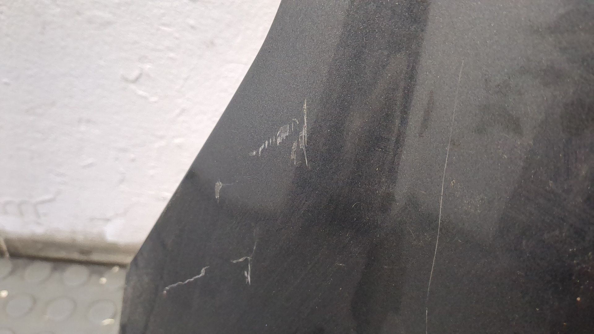 Крыло переднее правое