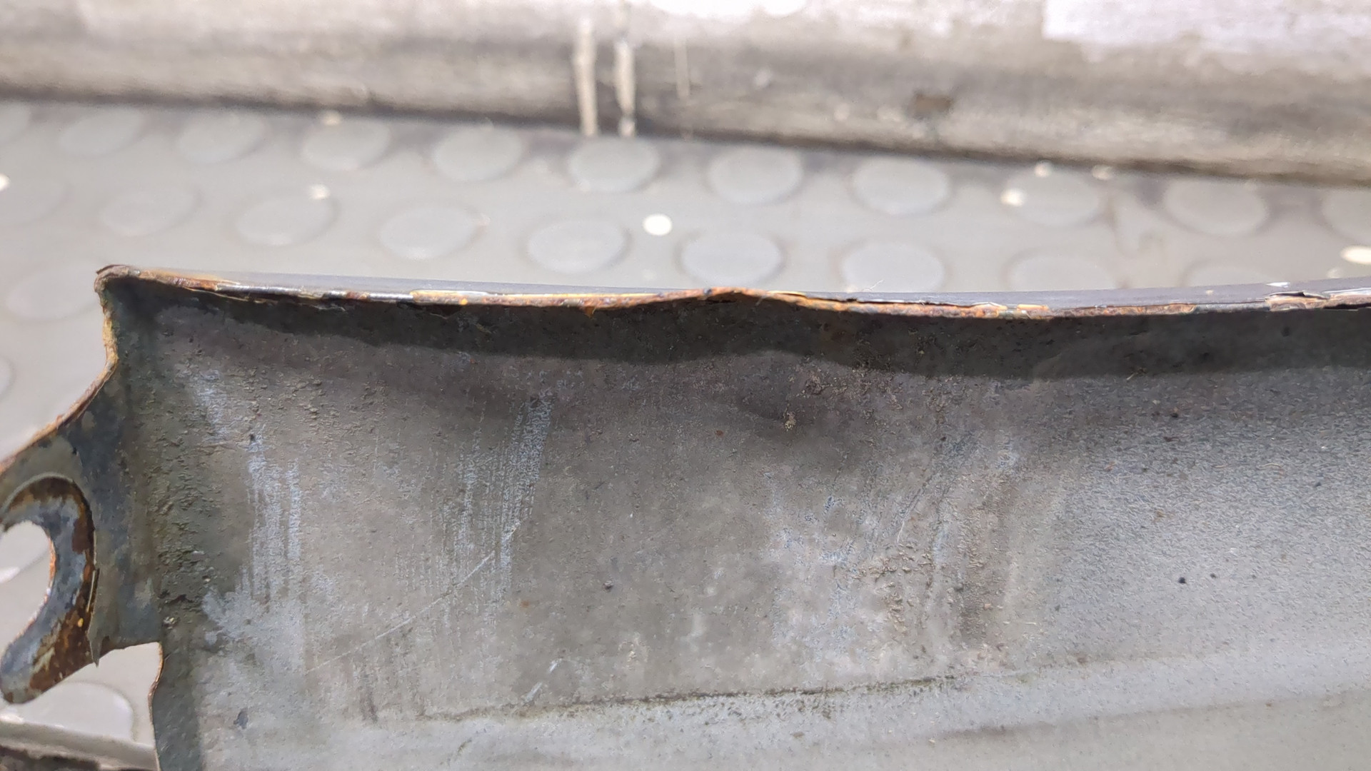 Крыло переднее правое