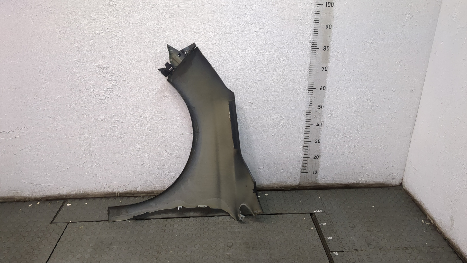 Крыло переднее правое