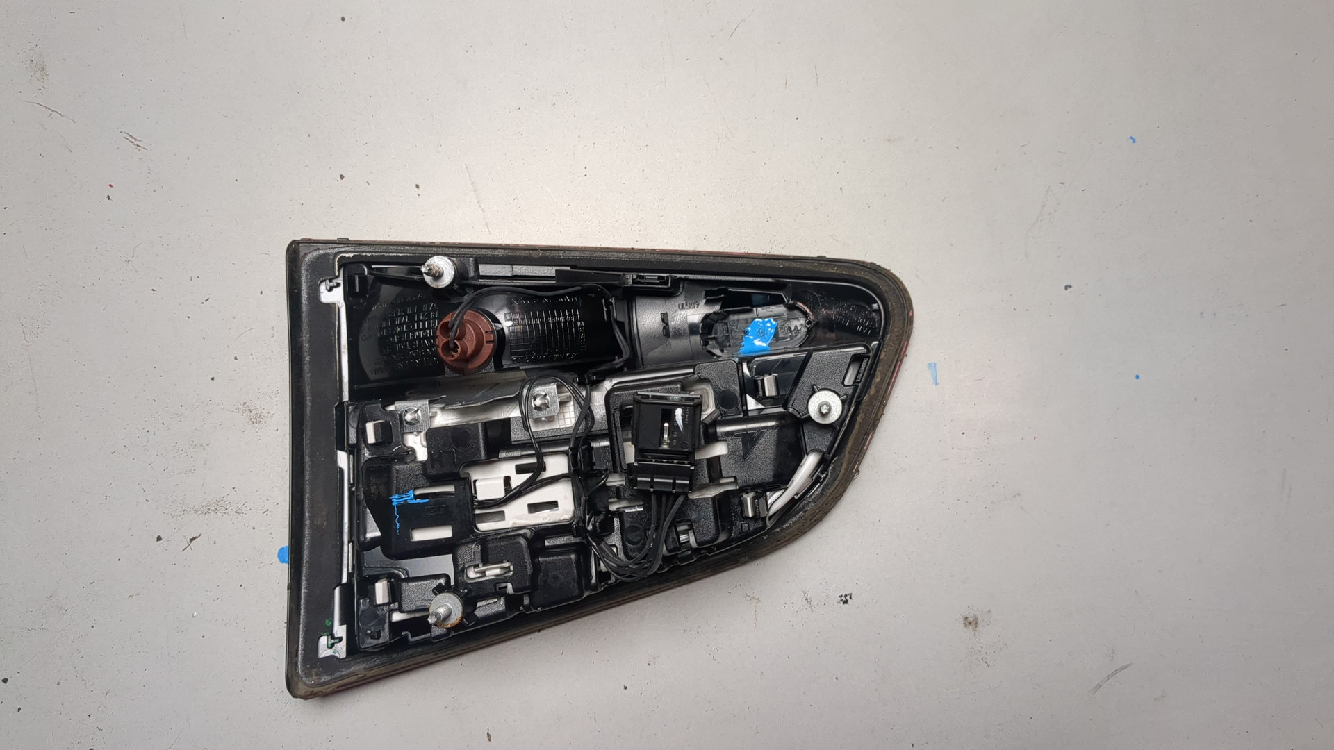 Фонарь задний внутренний левый