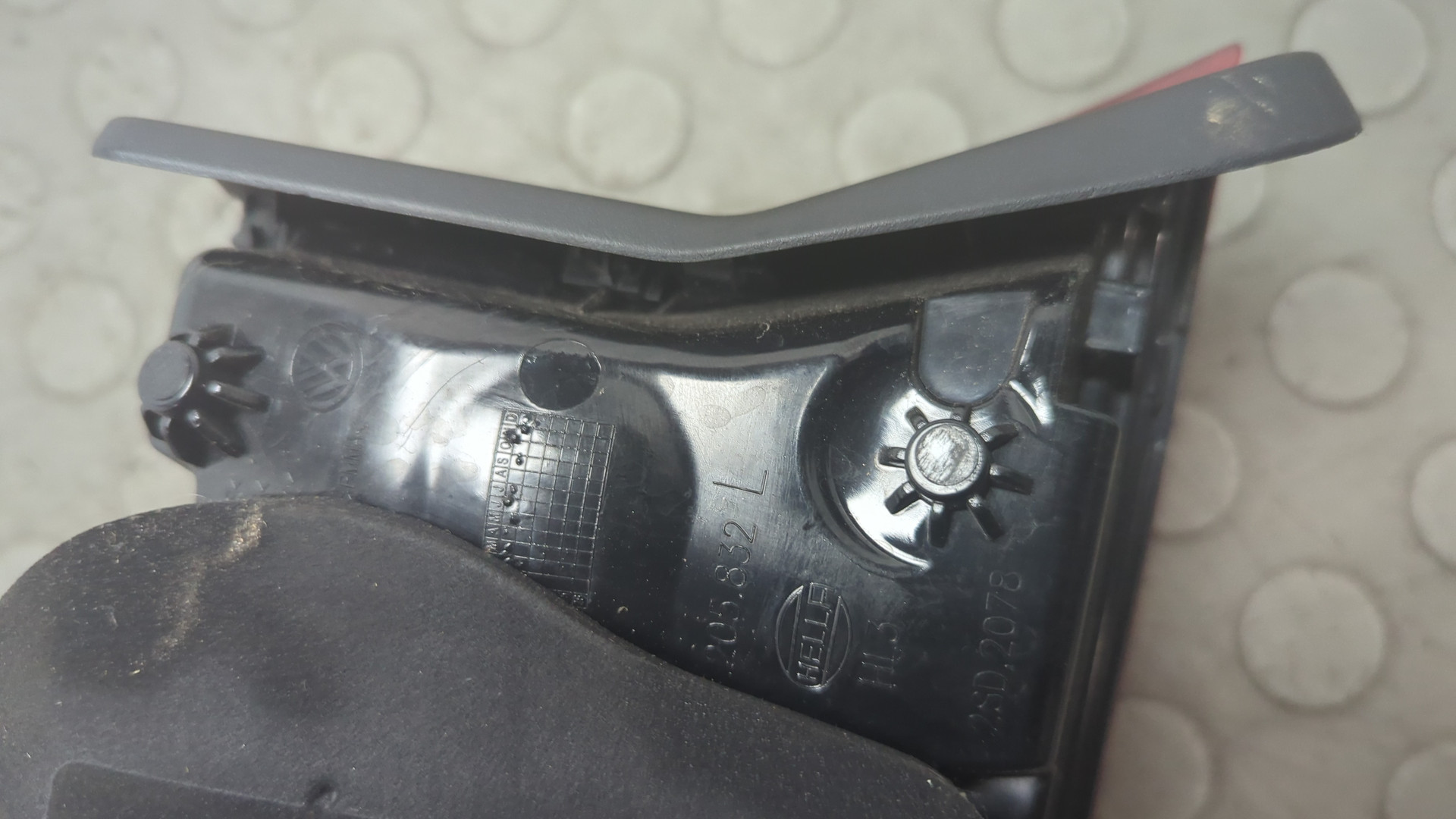 Фонарь задний внутренний левый