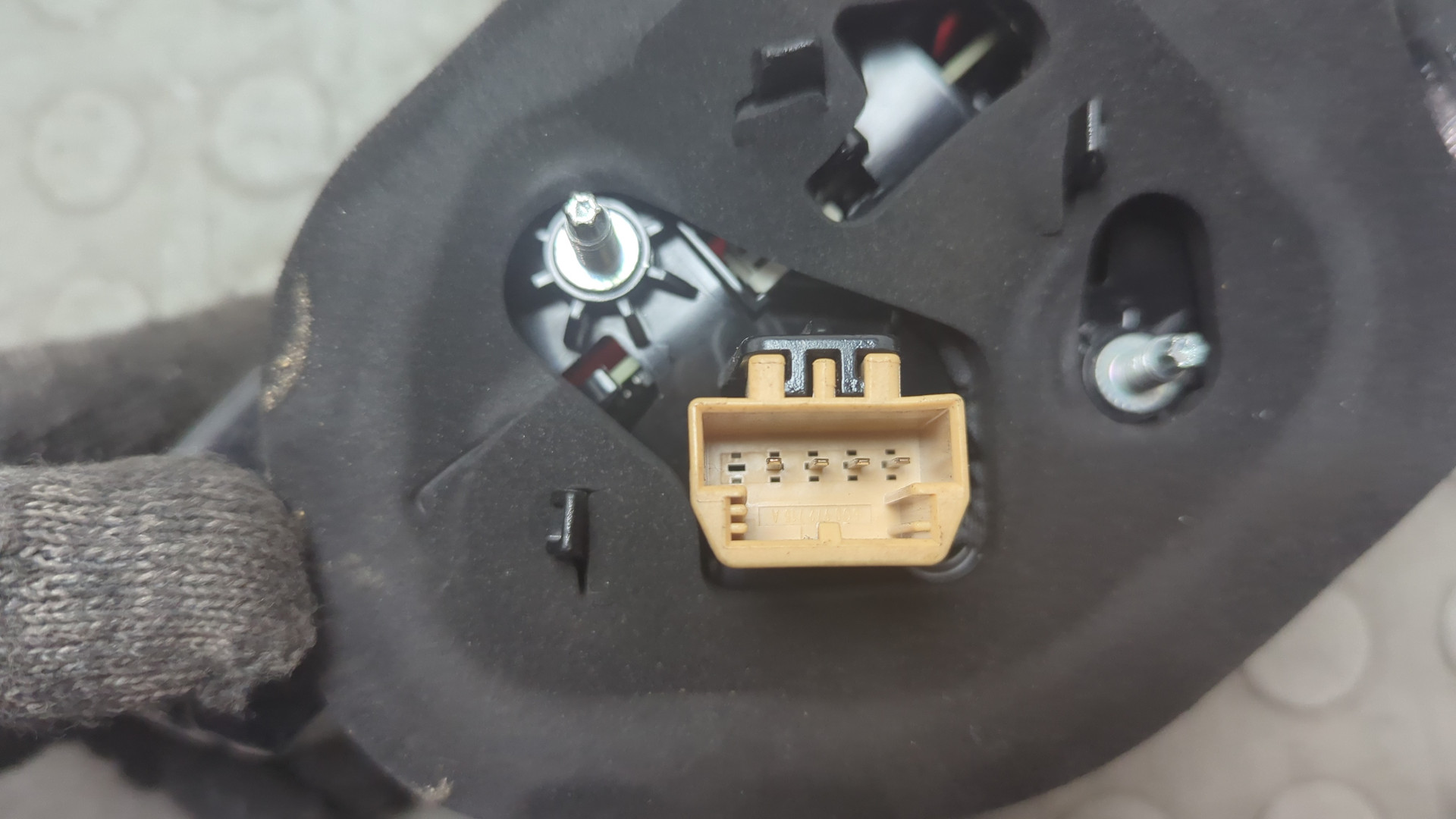 Фонарь задний внутренний левый