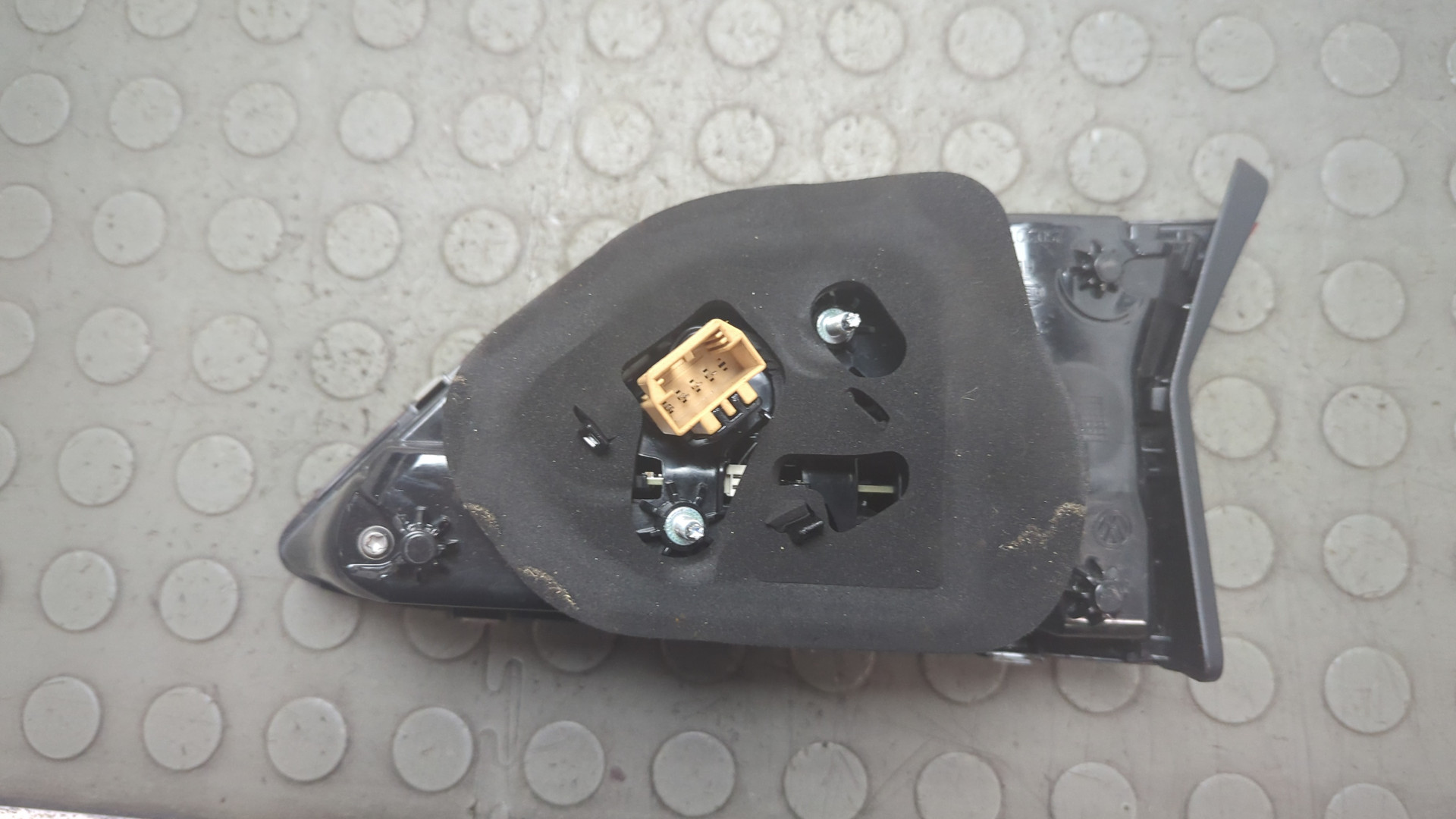 Фонарь задний внутренний правый