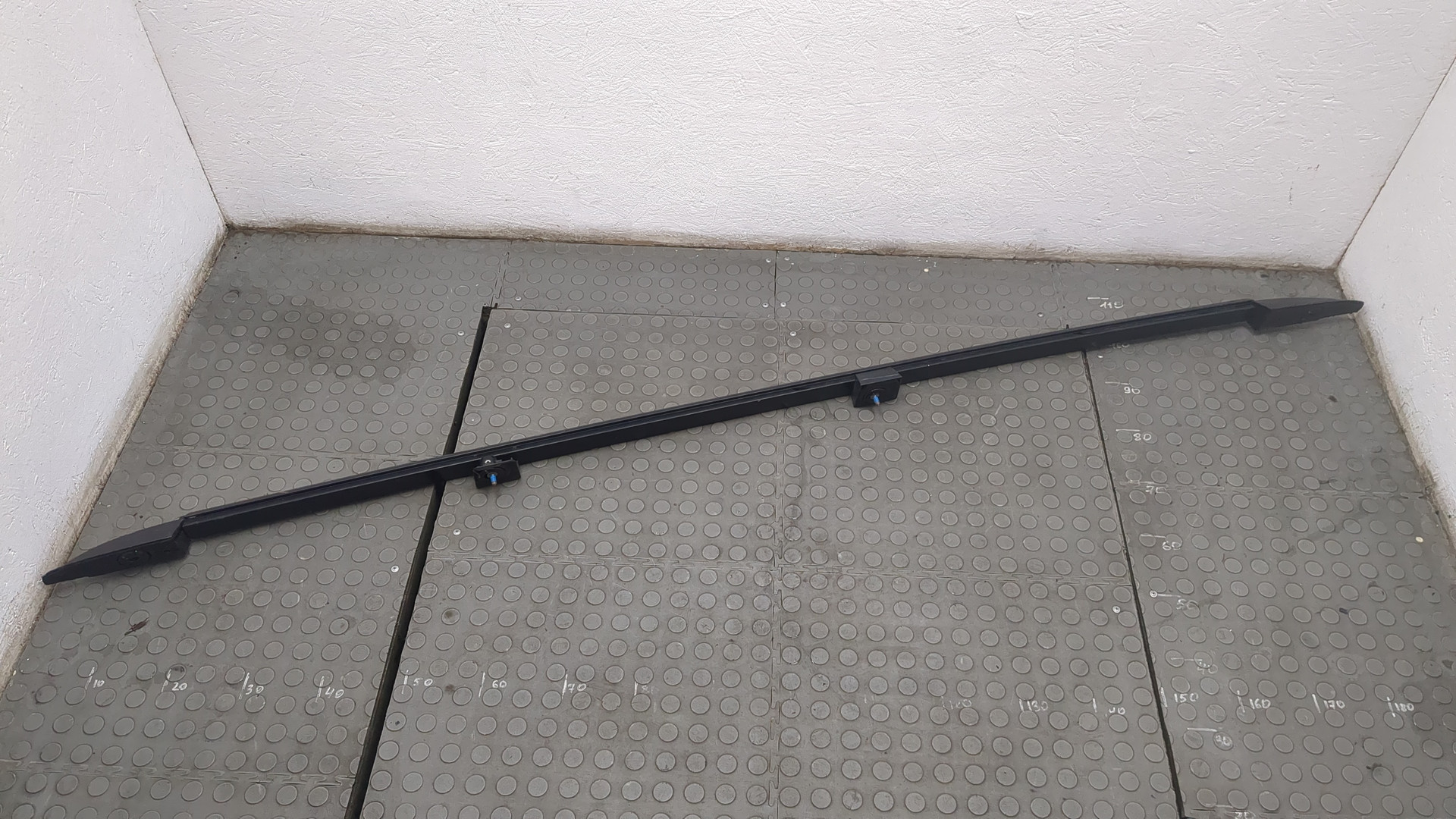 Рейлинг (релинг) правый (планка на крышу)