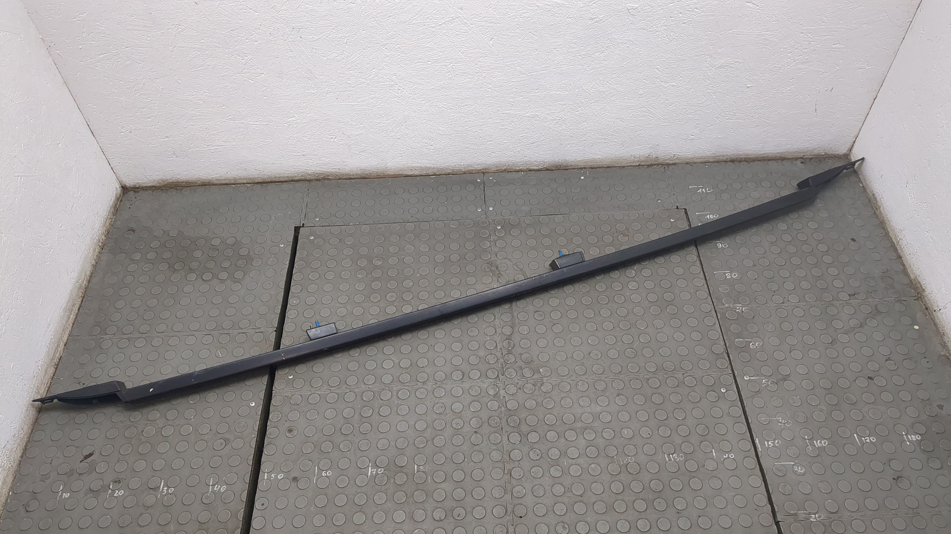 Рейлинг (релинг) правый (планка на крышу)