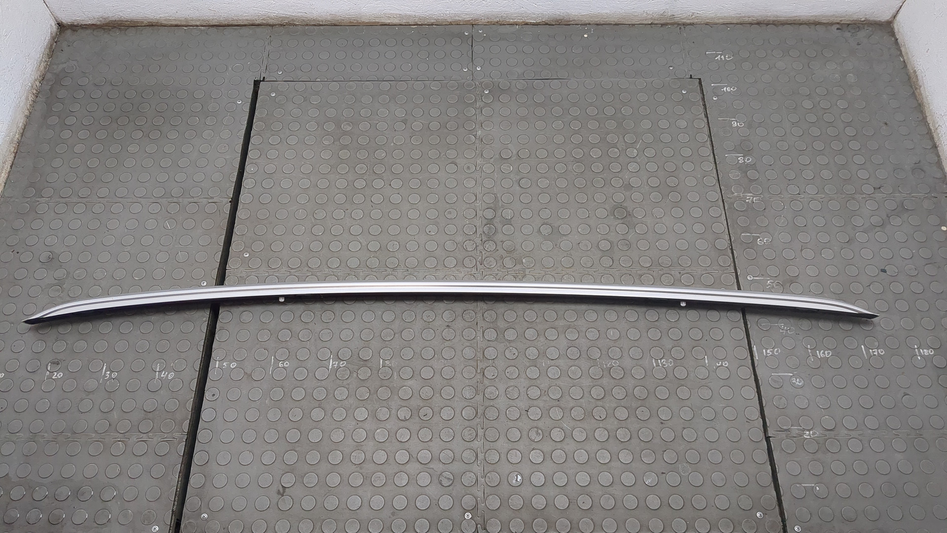 Рейлинг (релинг) левый (планка на крышу)