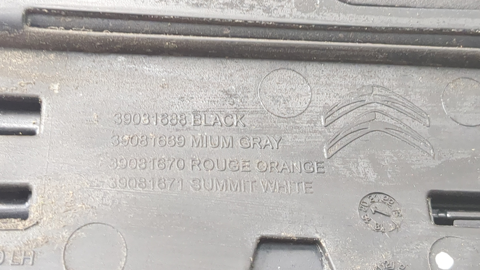 Рейлинг (релинг) левый (планка на крышу)