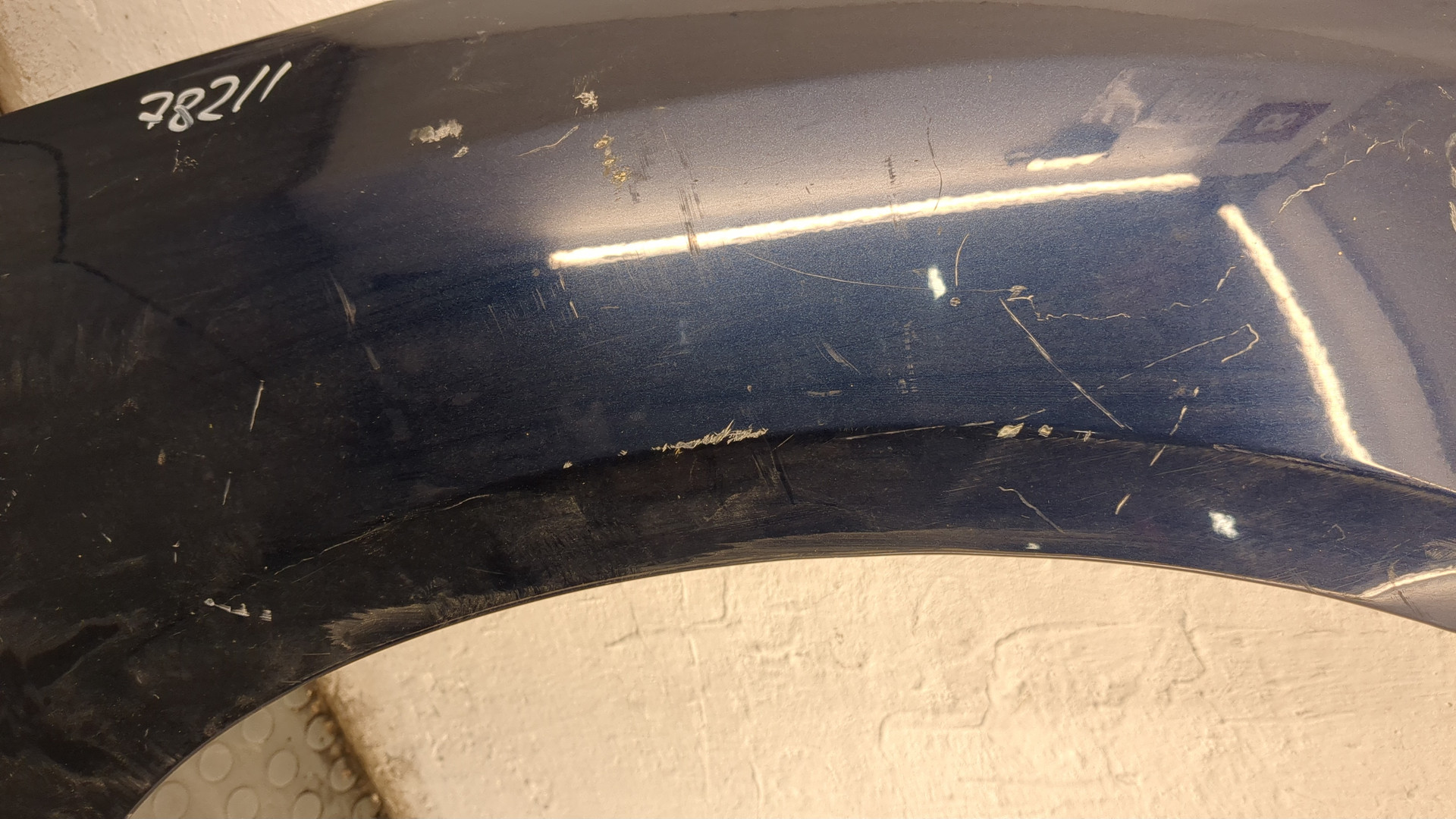 Крыло переднее правое