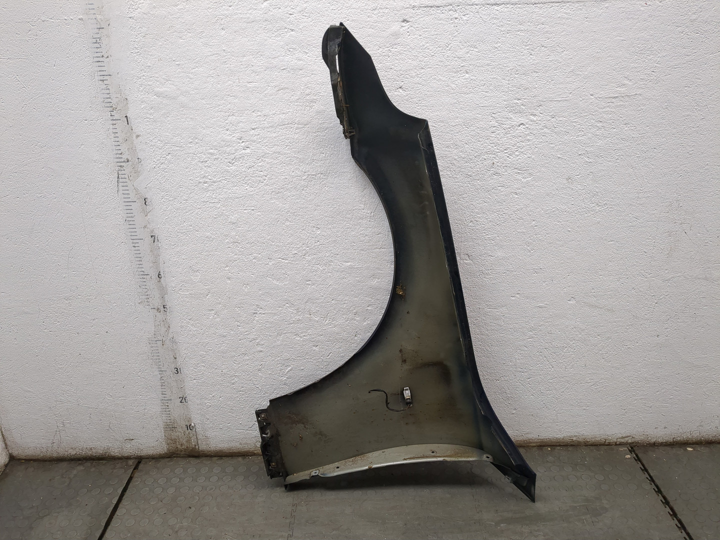 Крыло переднее правое