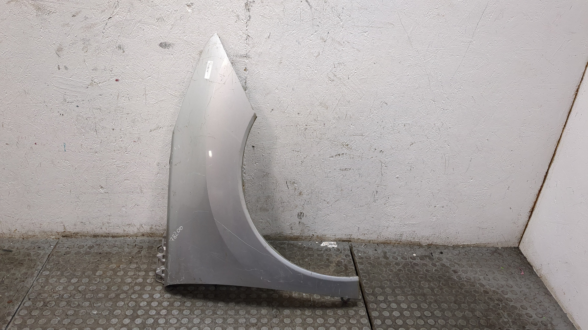 Крыло переднее правое