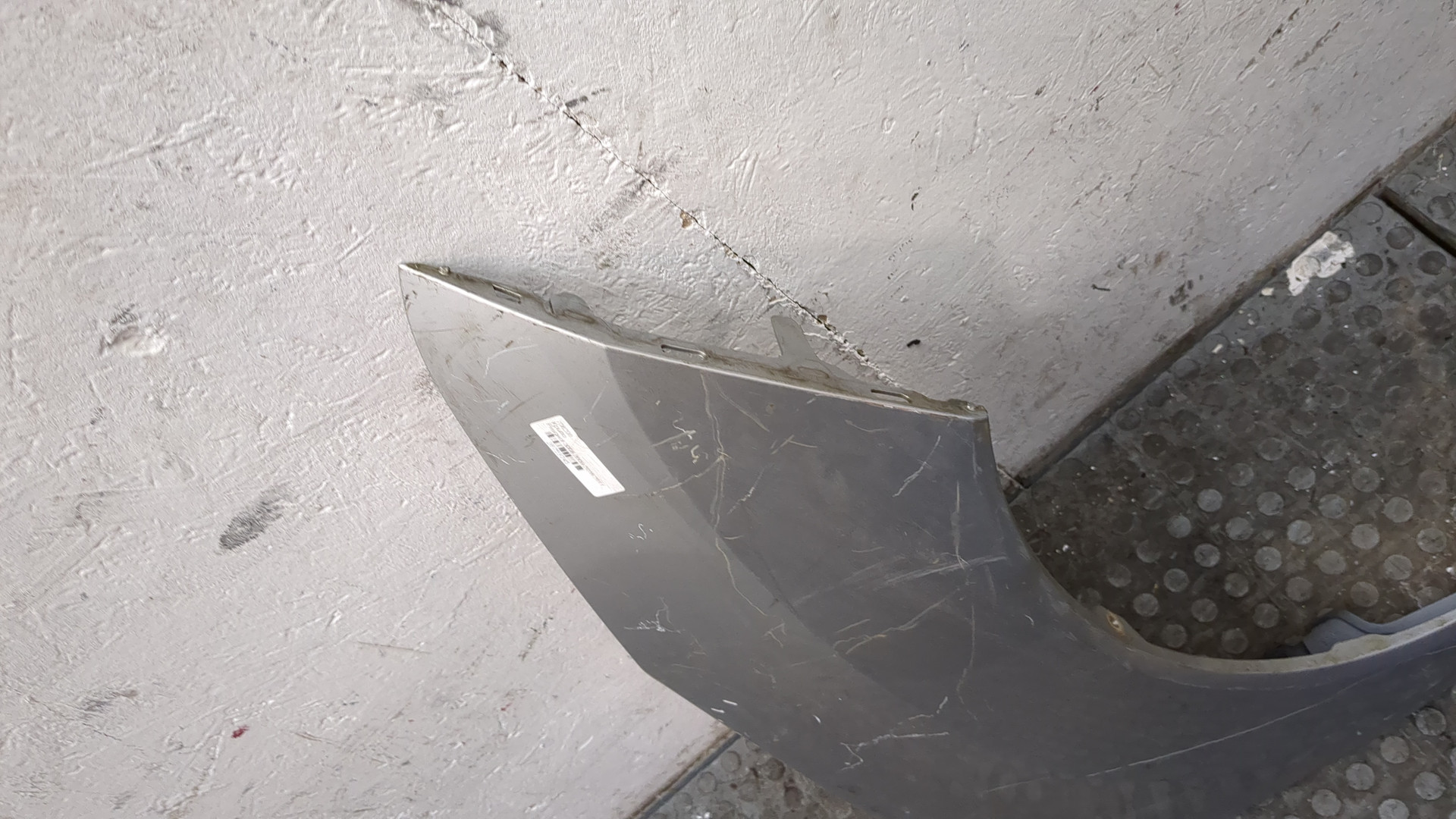 Крыло переднее правое