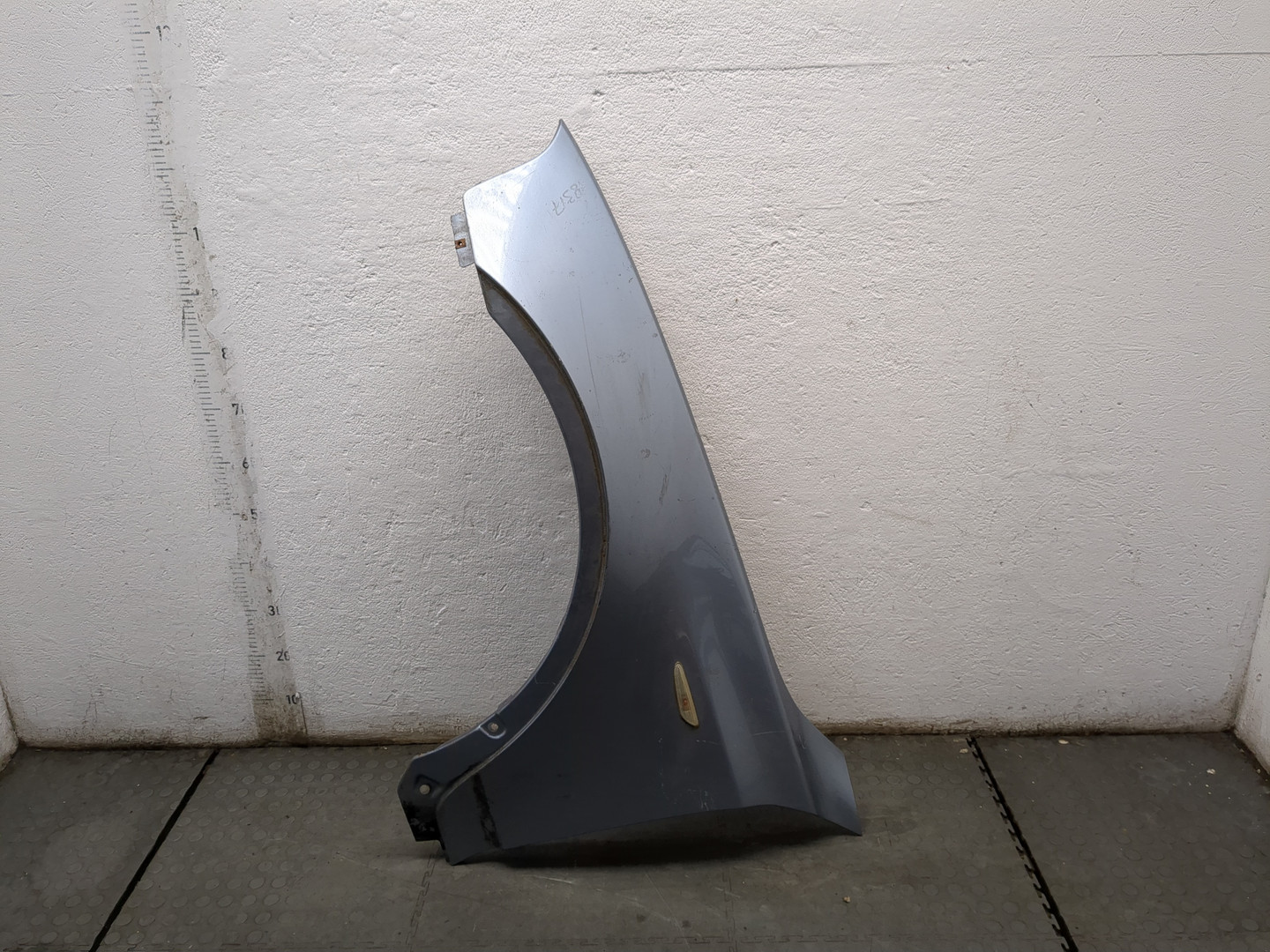 Крыло переднее левое