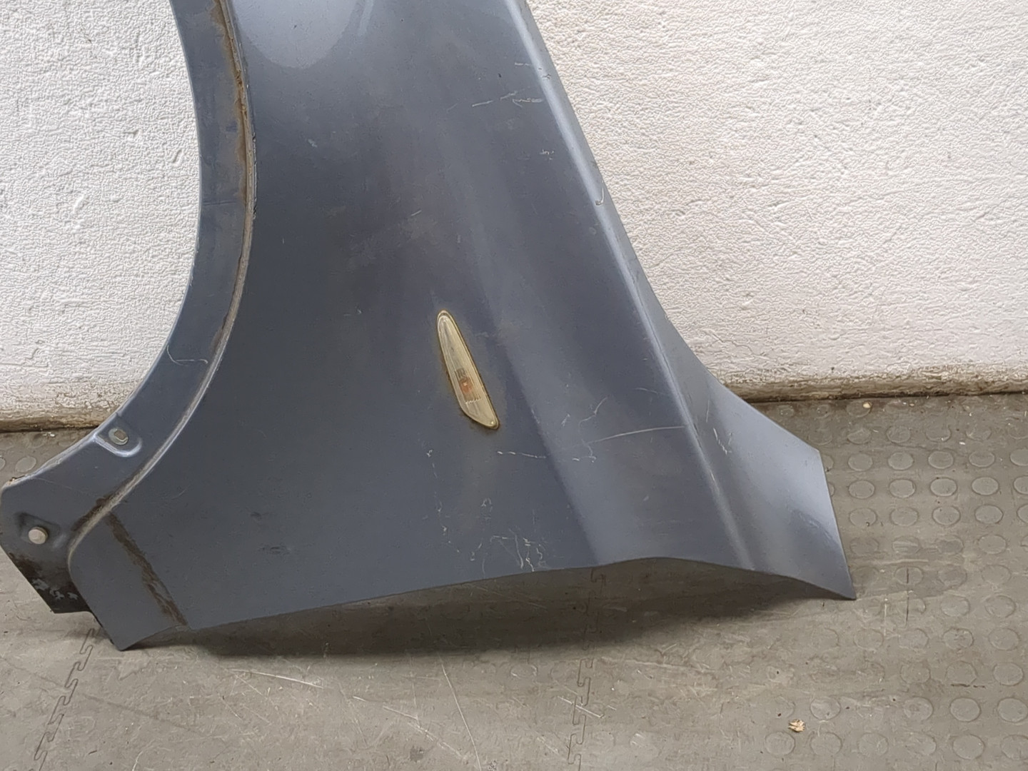 Крыло переднее левое