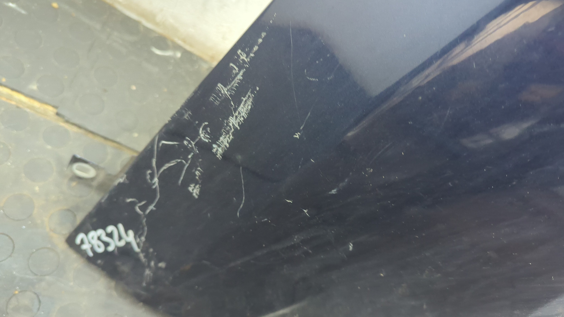 Крыло переднее правое