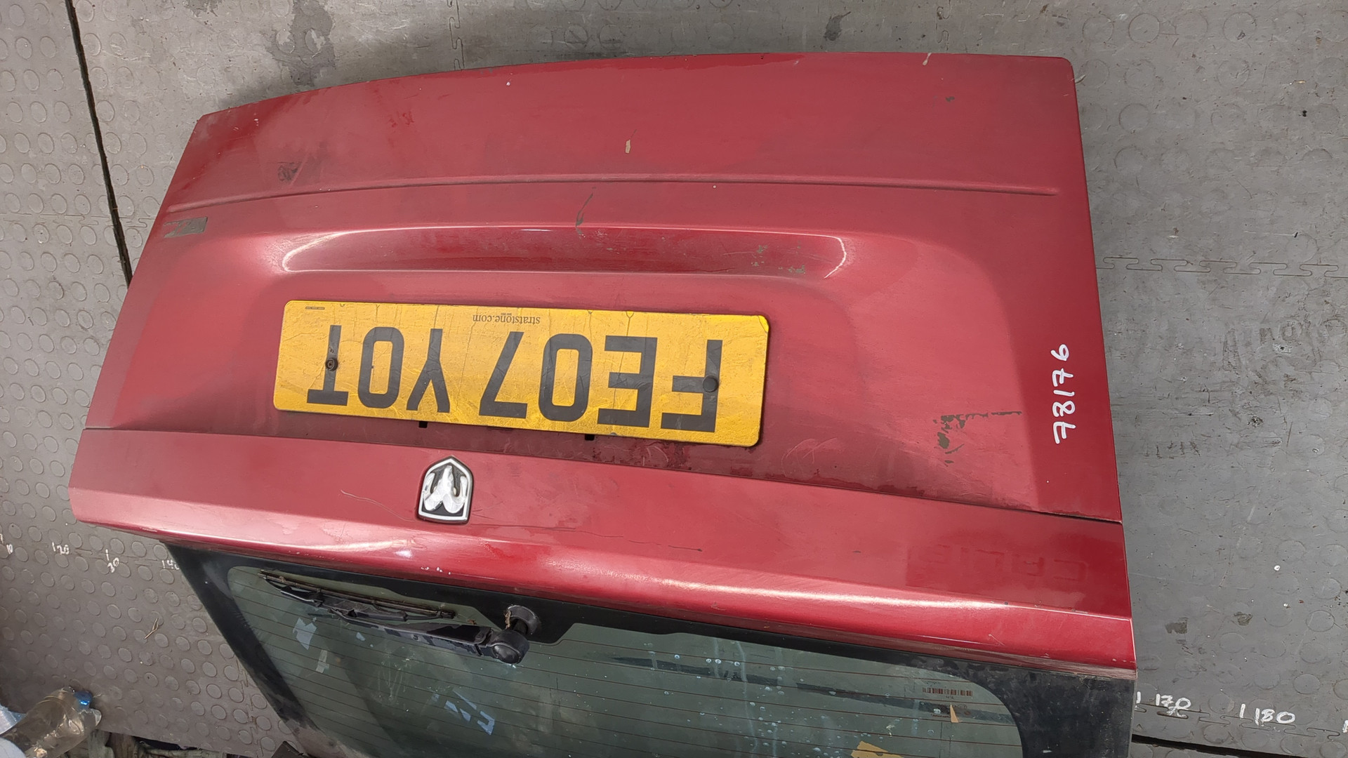 Дверь багажника