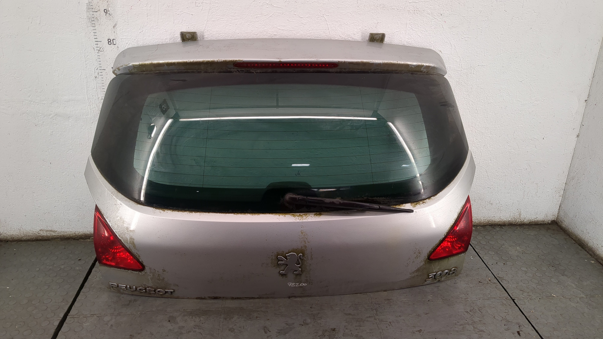 Дверь багажника