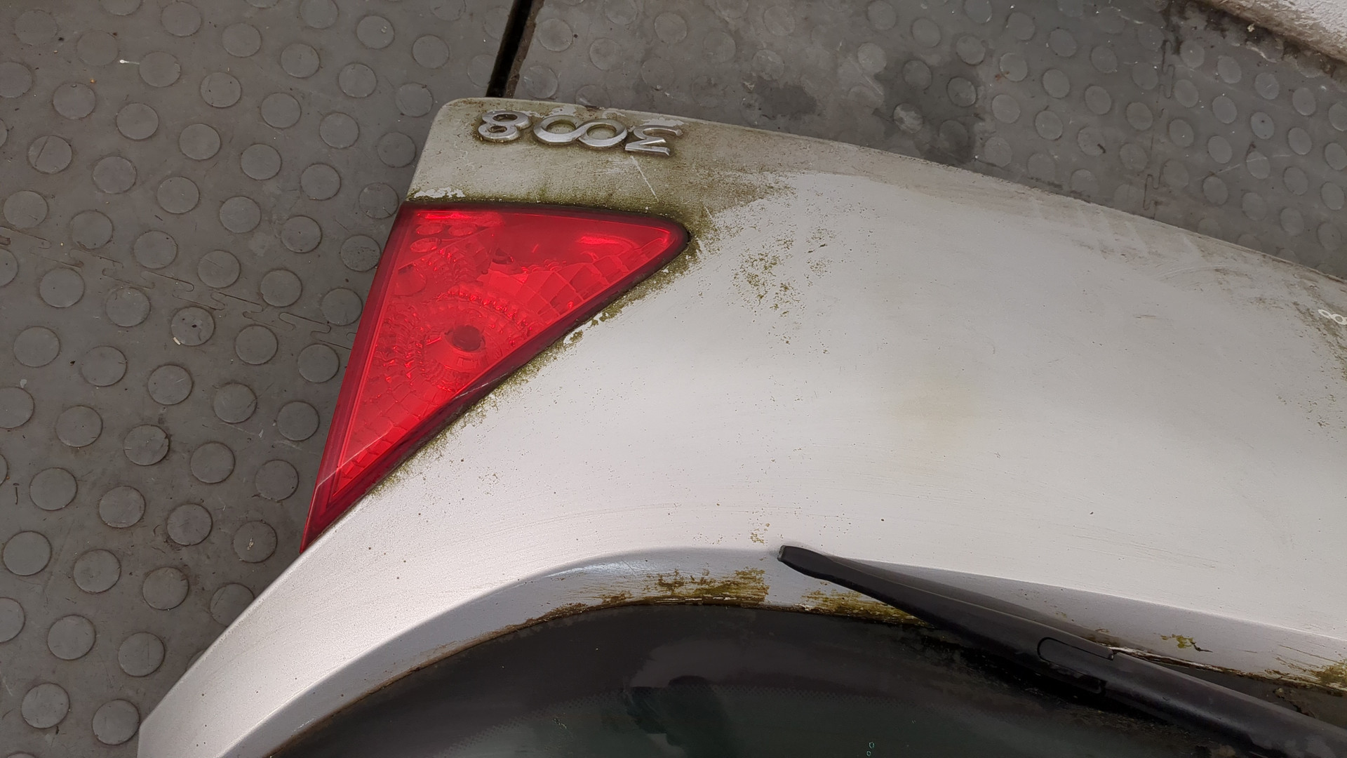 Дверь багажника