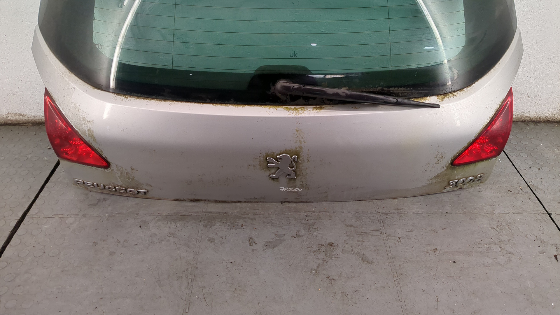 Дверь багажника