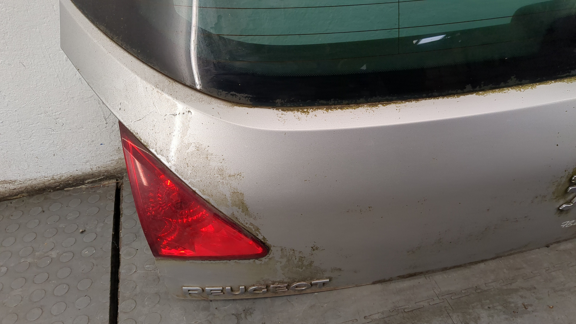 Дверь багажника