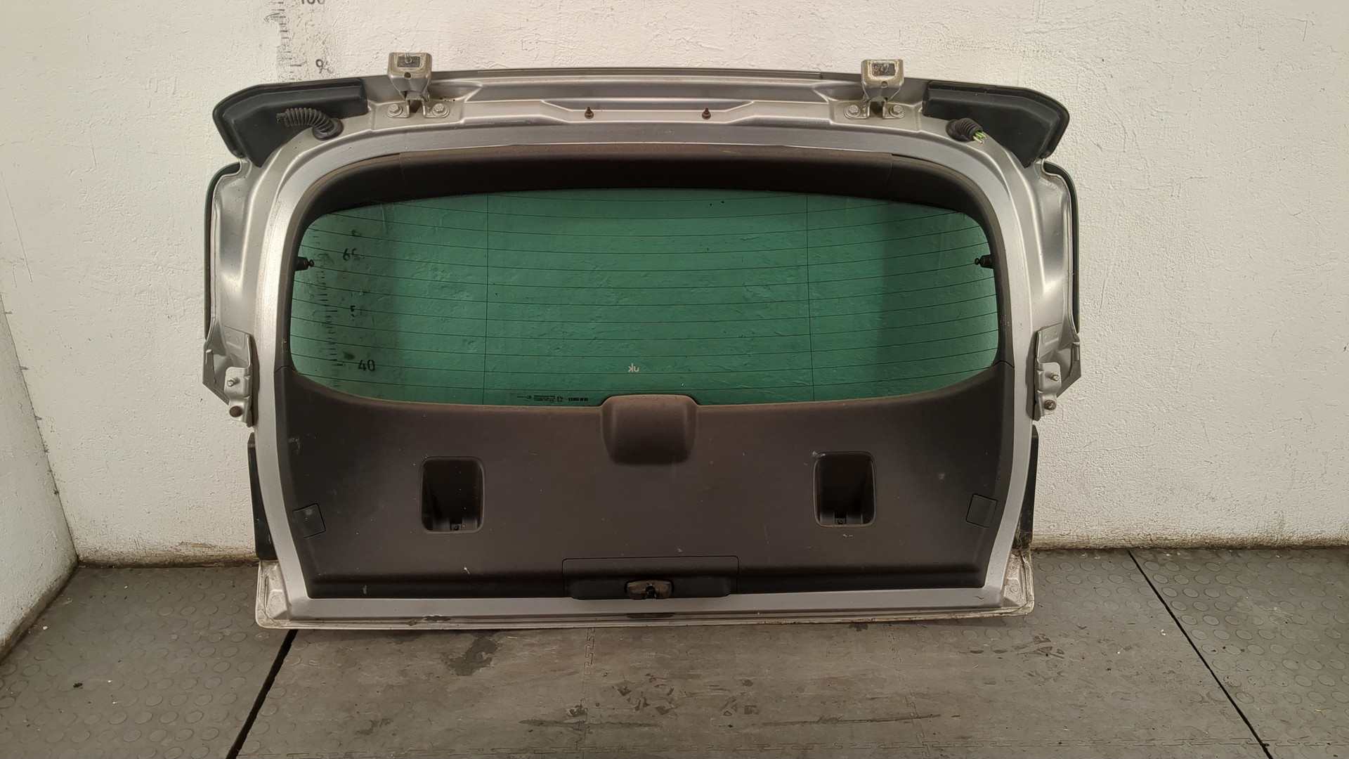 Дверь багажника