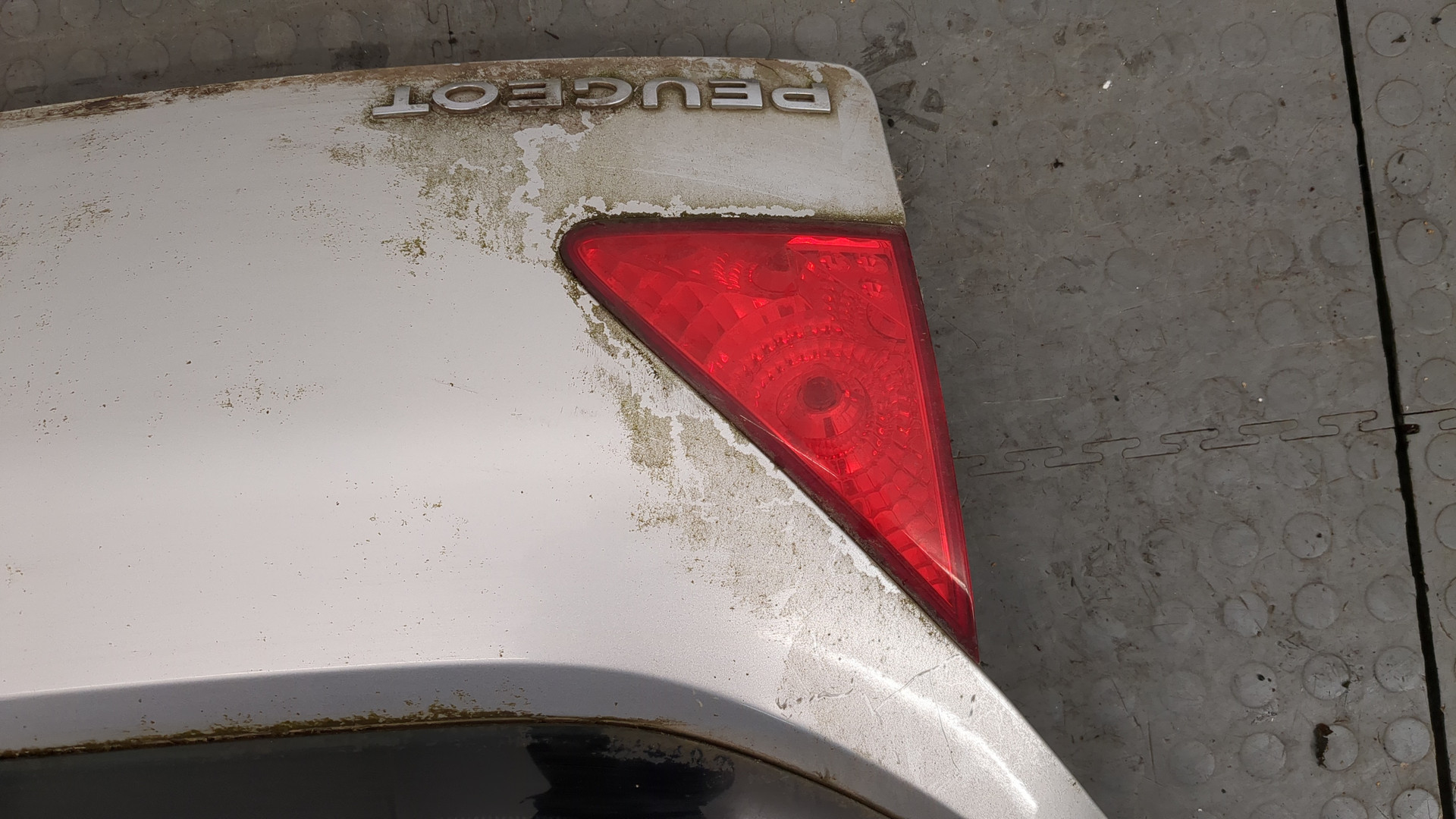 Дверь багажника