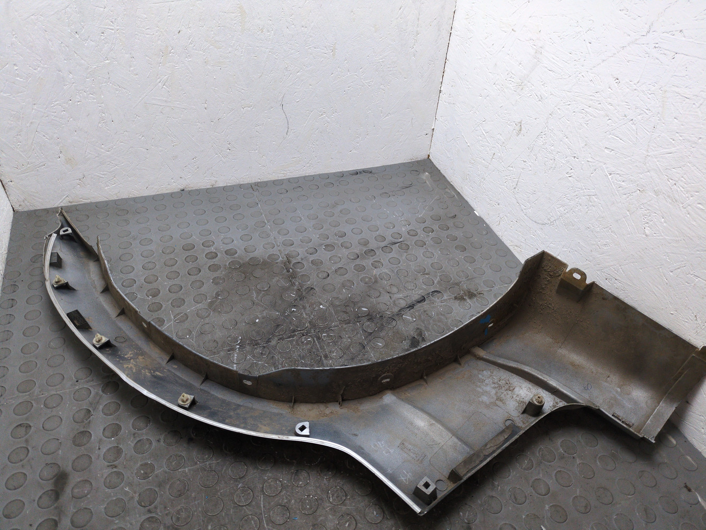 Молдинг заднего крыла правого