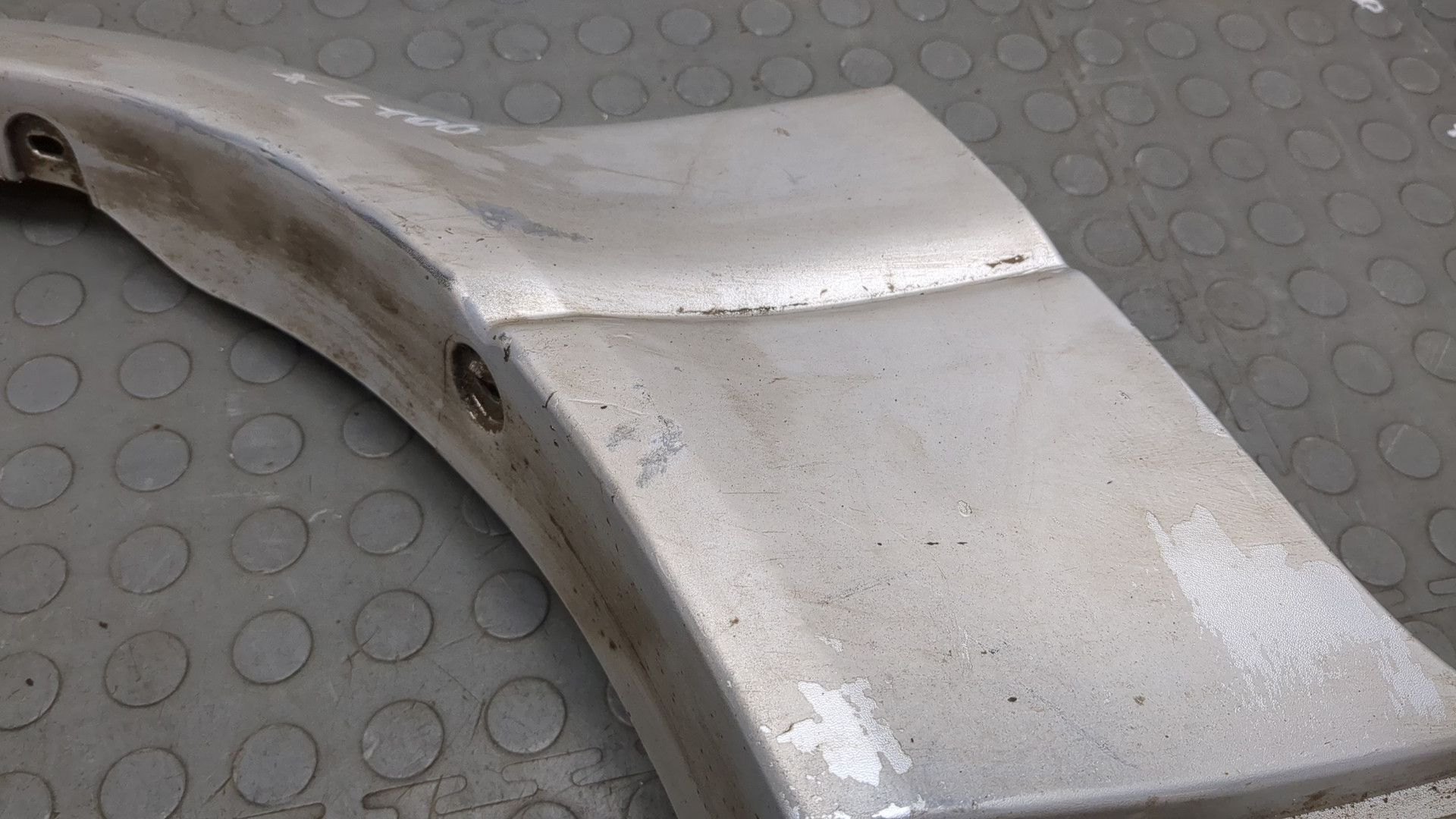 Молдинг заднего крыла правого