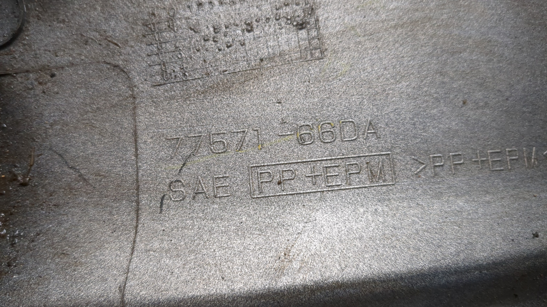 Молдинг заднего крыла правого