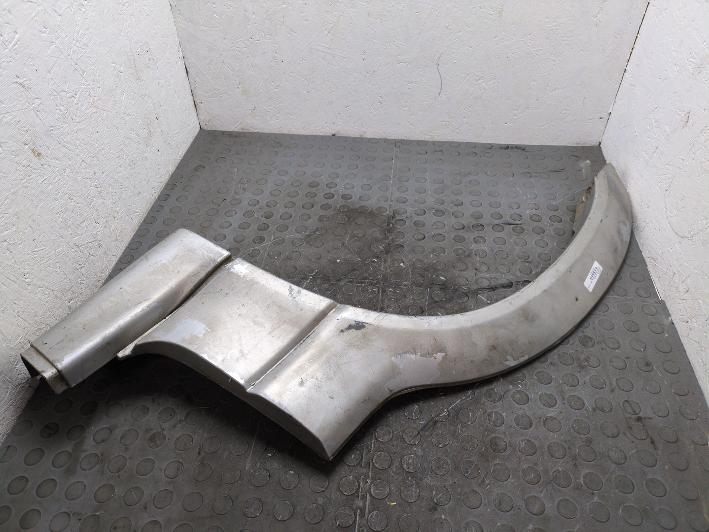 Молдинг заднего крыла правого