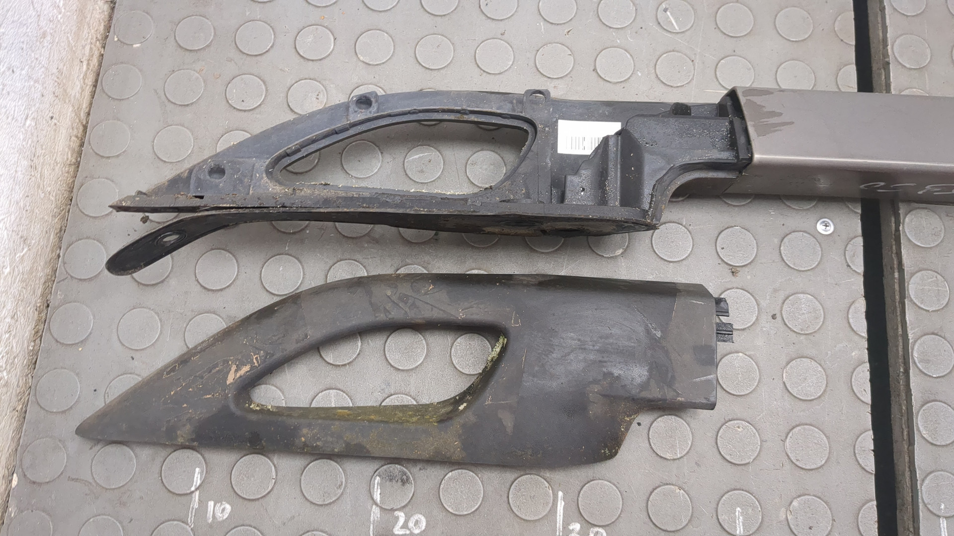 Рейлинг (релинг) левый (планка на крышу)