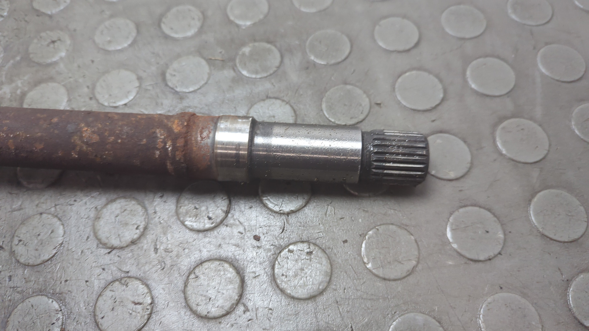 Полуось передняя правая