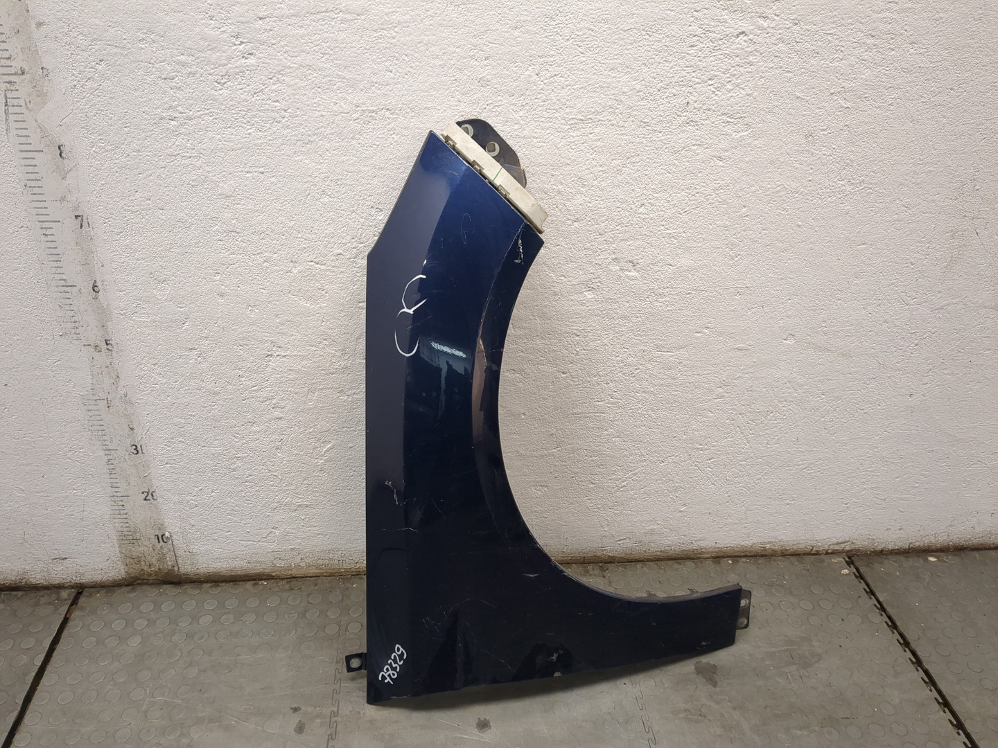 Крыло переднее правое