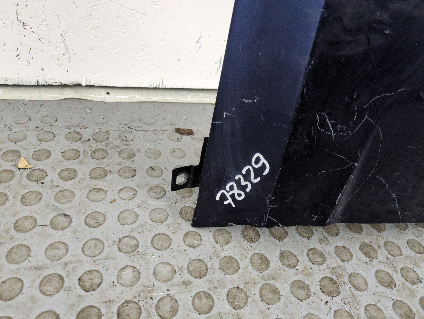 Крыло переднее правое