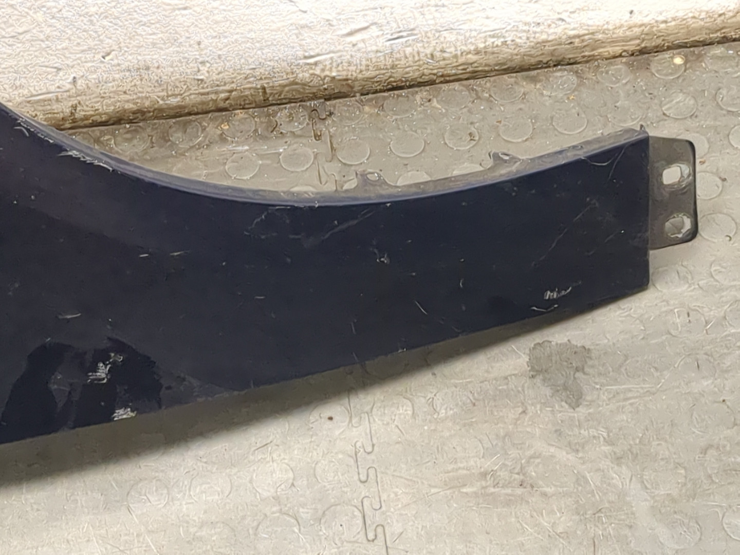 Крыло переднее правое