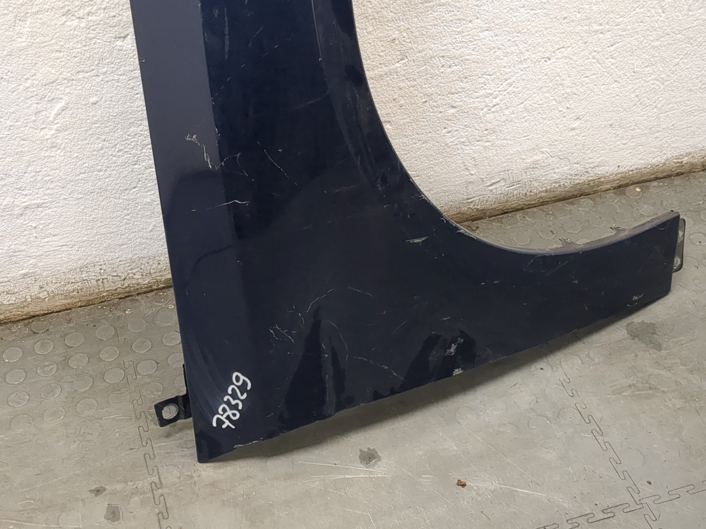 Крыло переднее правое