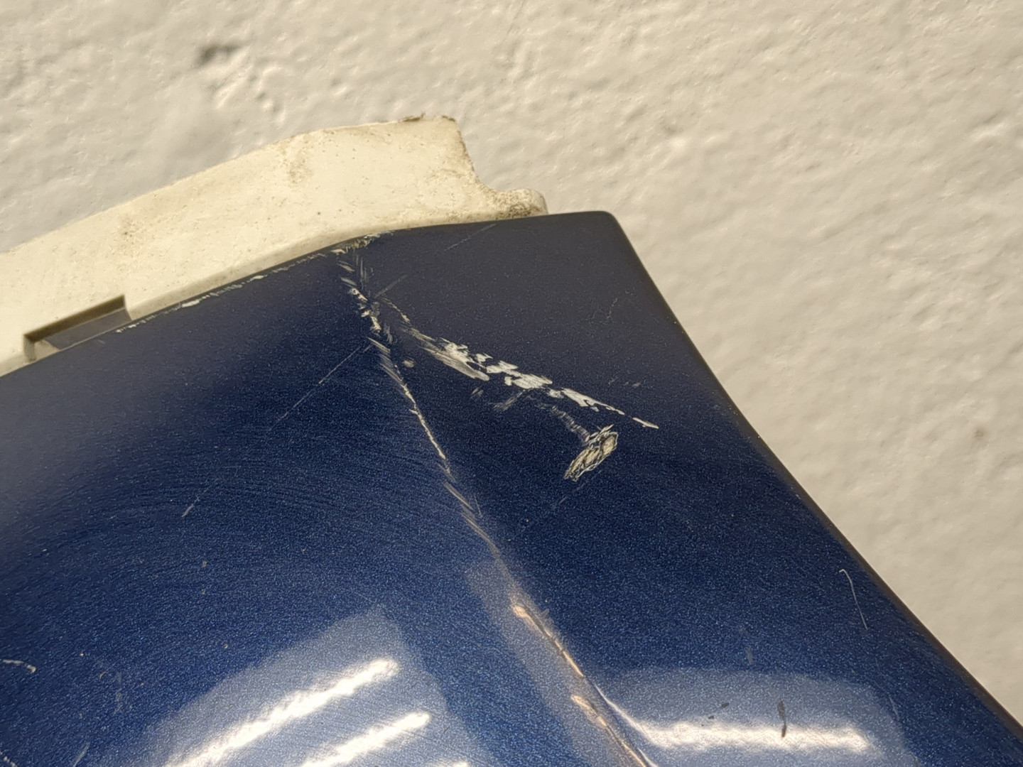 Крыло переднее правое