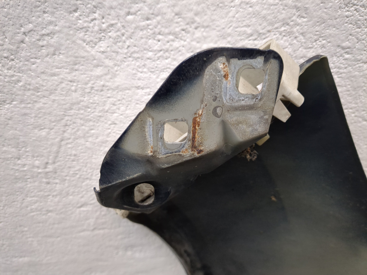 Крыло переднее правое