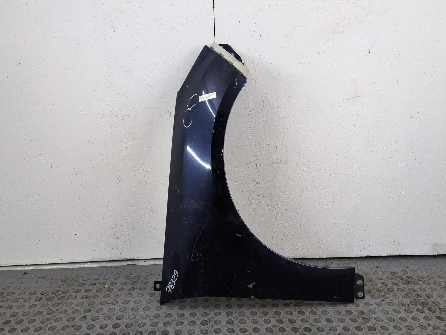 Крыло переднее правое