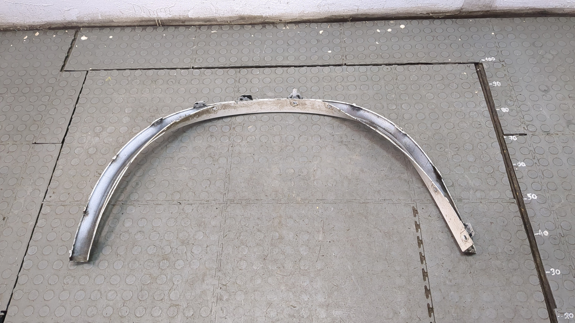 Накладка переднего крыла правого