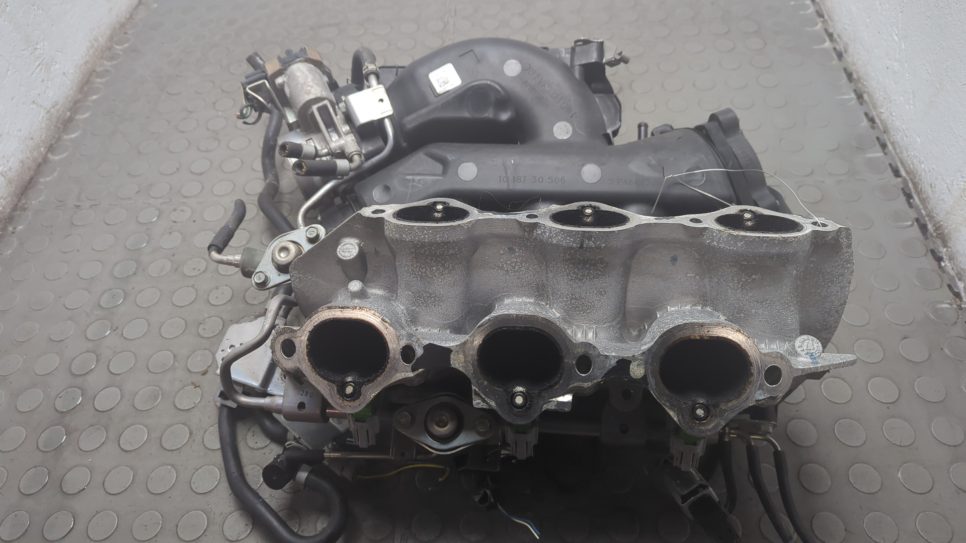 Коллектор впускной