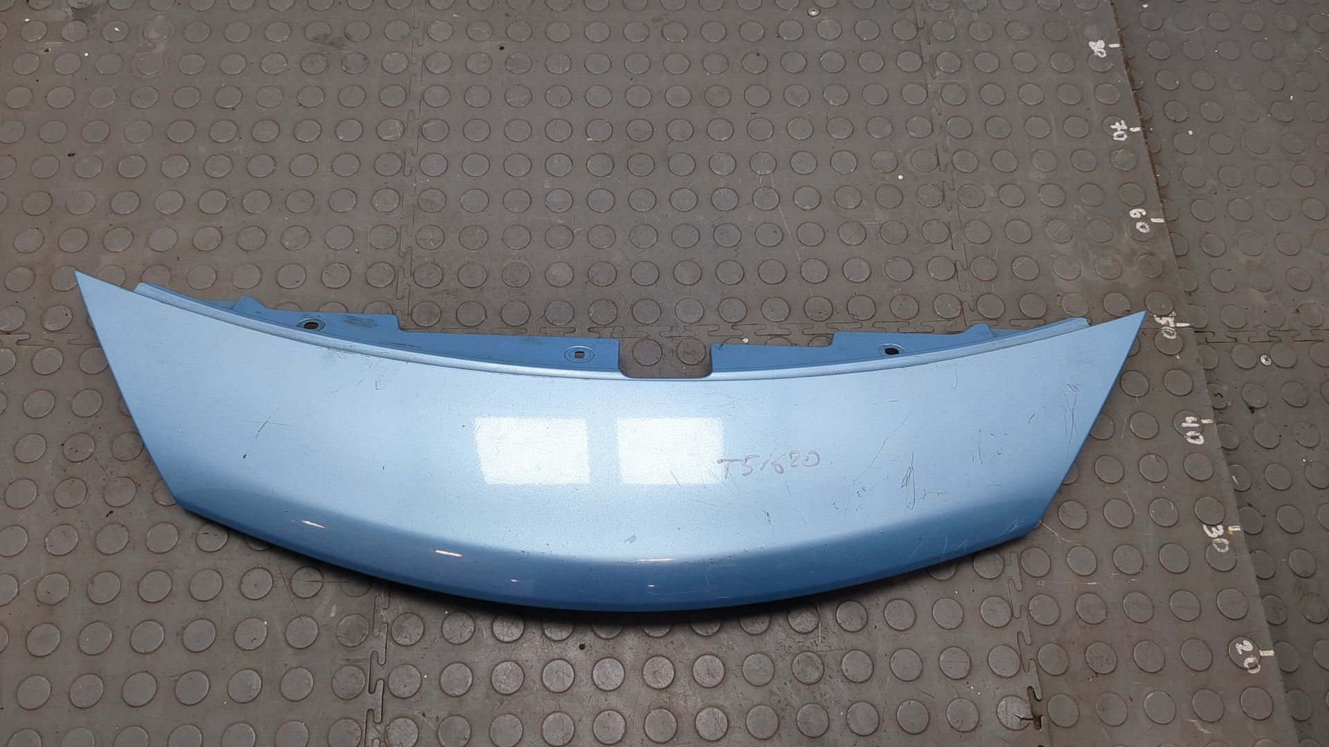 Кожух замка капота