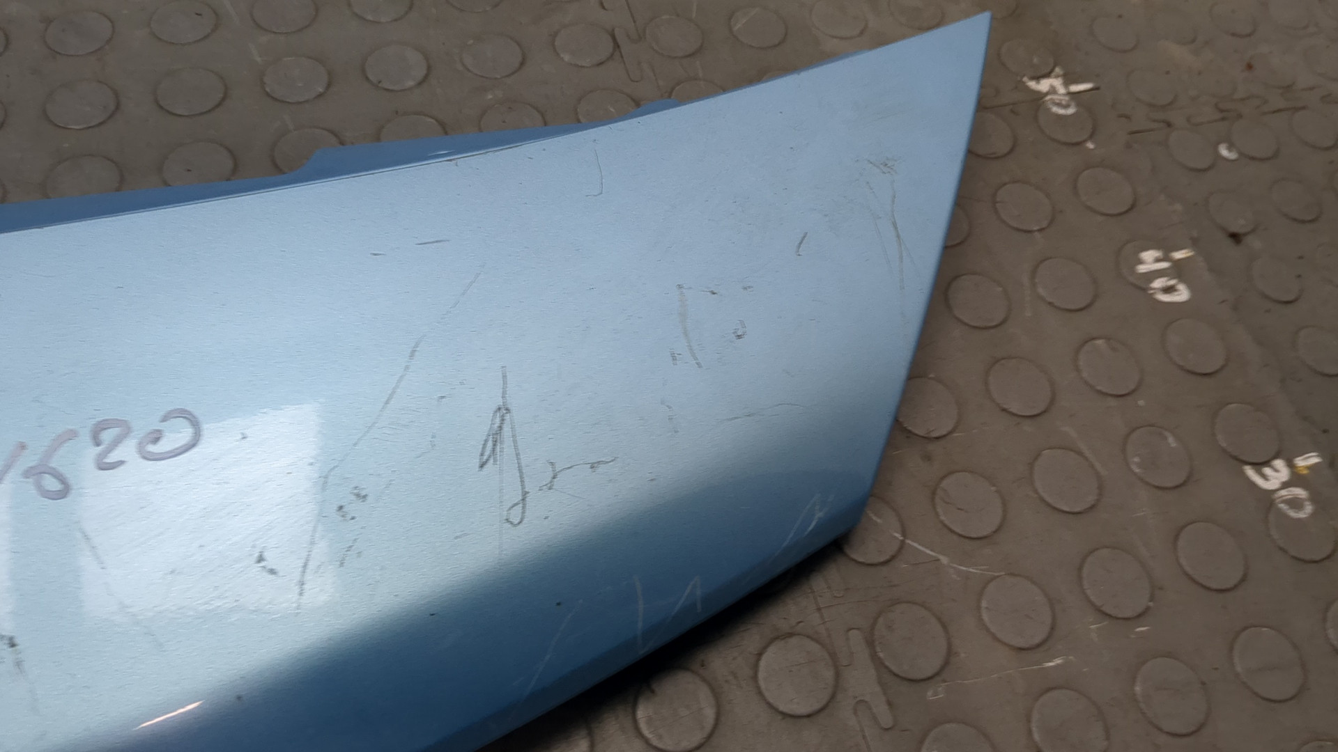 Кожух замка капота