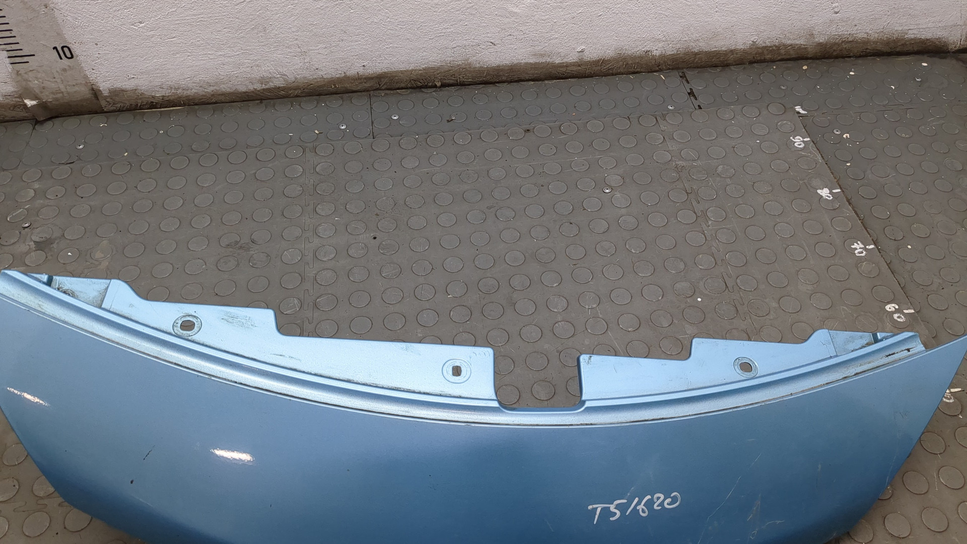 Кожух замка капота